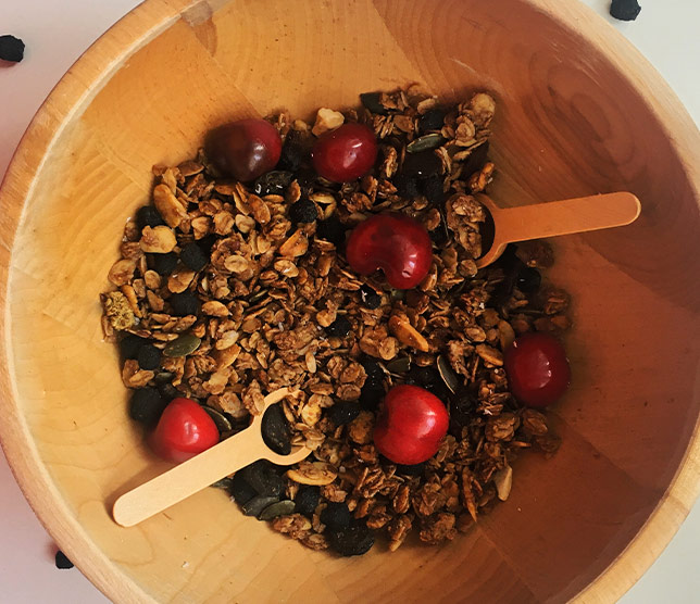 Granola içinde bir tutam kuru aronya!